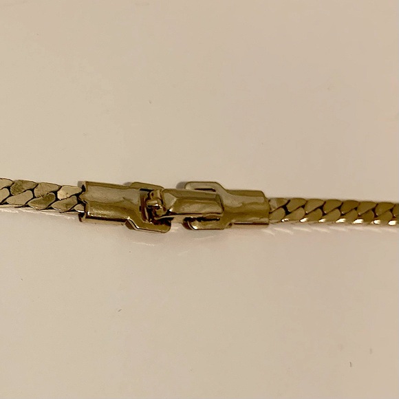 VTG NECKLACE Gold Tone Herringbone V Chocker 1980s Rhinestone Embedded Pendant - Picture 13 of 15